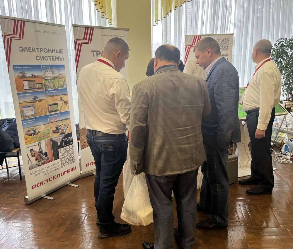 Стенд Ростсельмаш и «Агропромсервис» пользовался вниманием аграриев области Стенд Ростсельмаш и «Агропромсервис» пользовался вниманием аграриев области