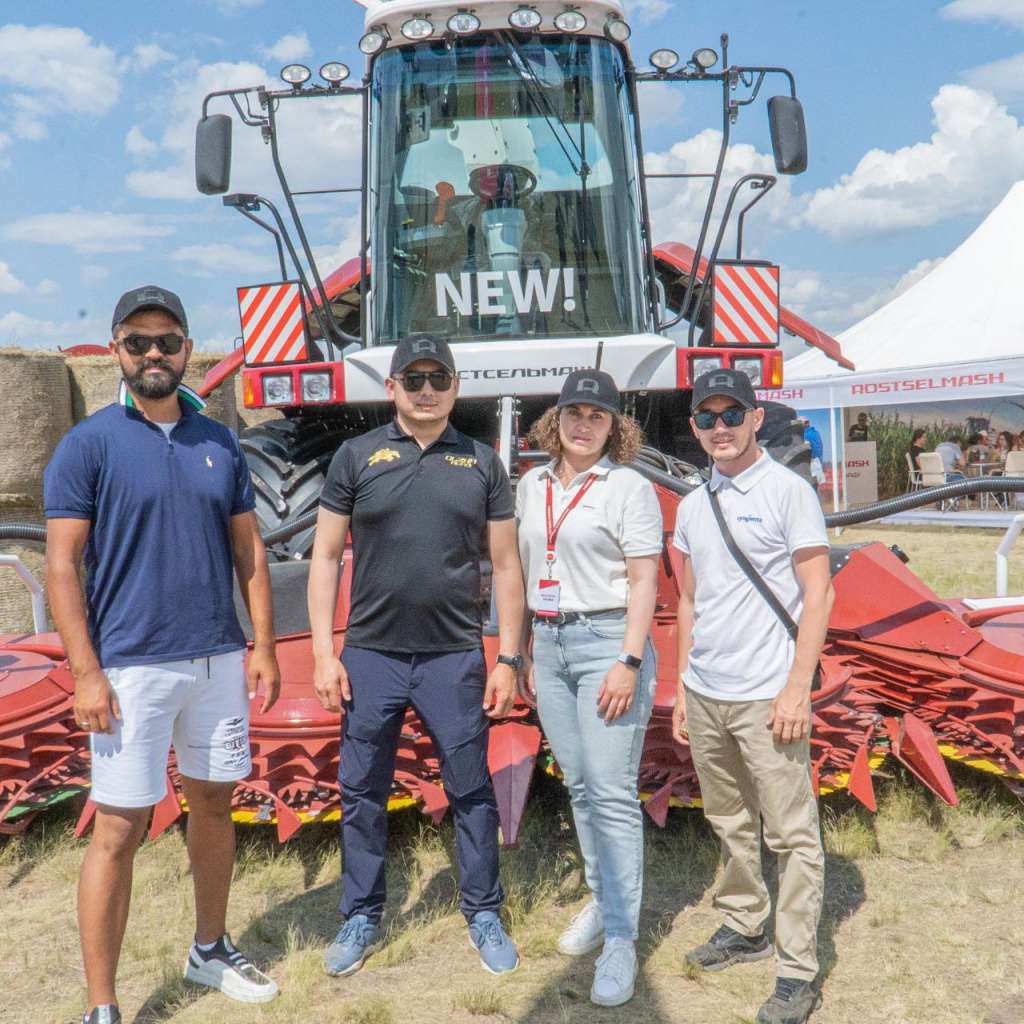 RSM F 2000 с жатками Maize Header 600 RSM F 2000 с жатками Maize Header 600